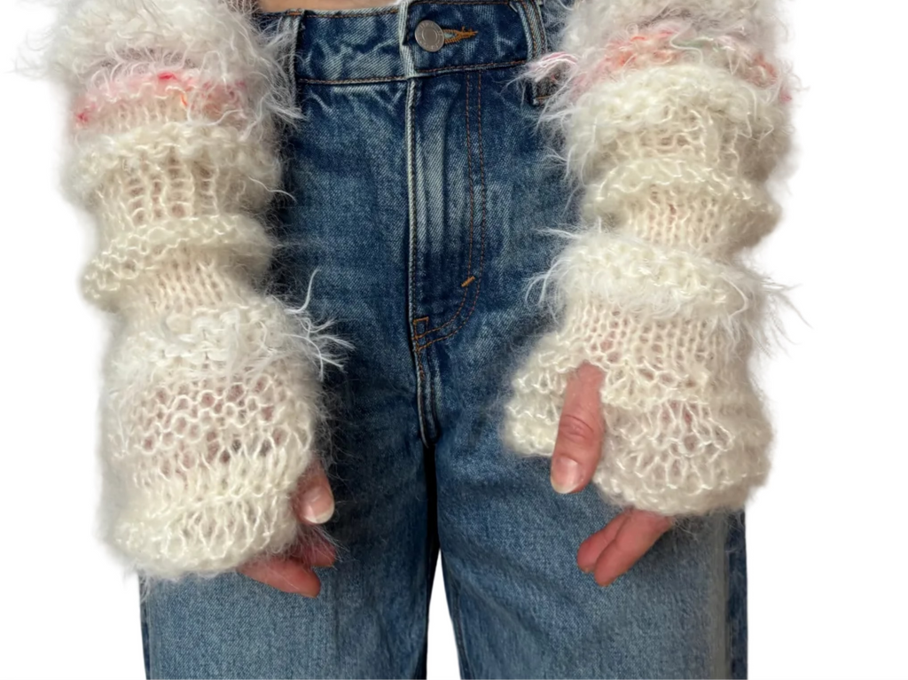 Nr002-Dreamy fluffy half mittens
