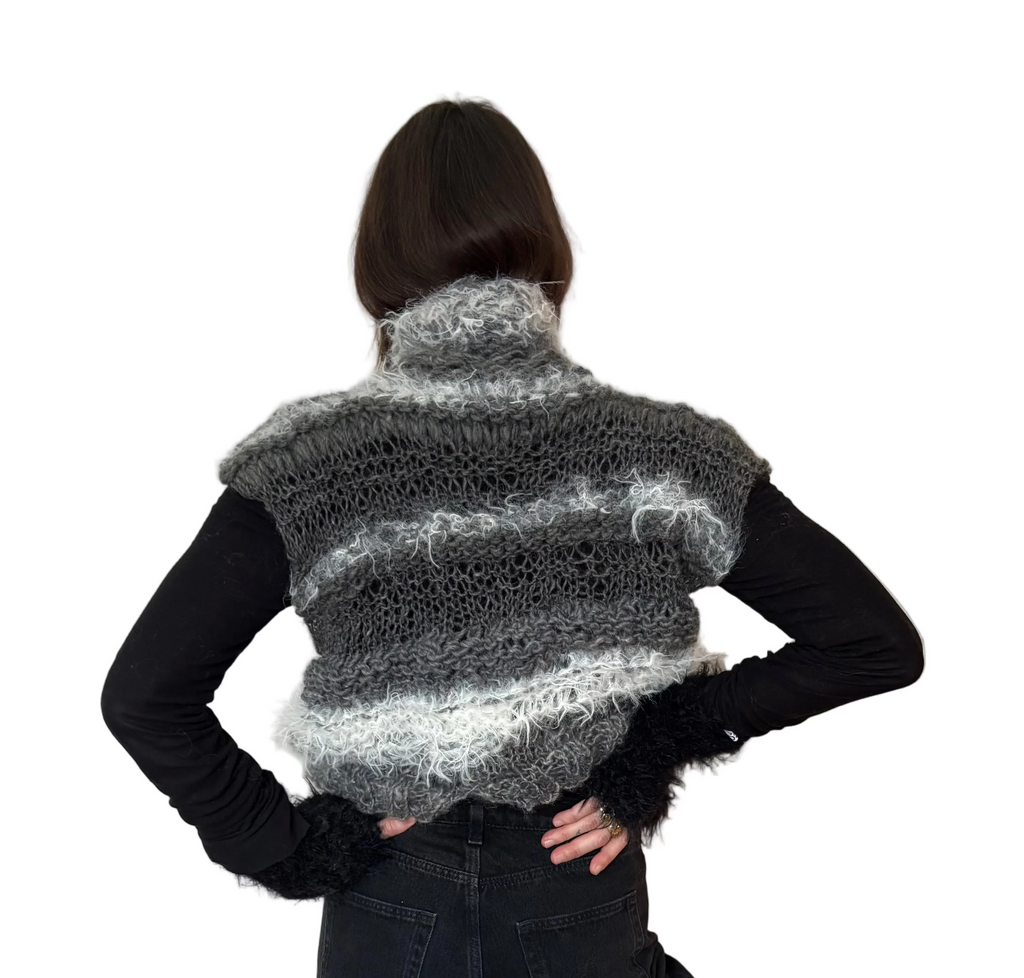 Nr004-Short sleeved fluffy chunk-sweater