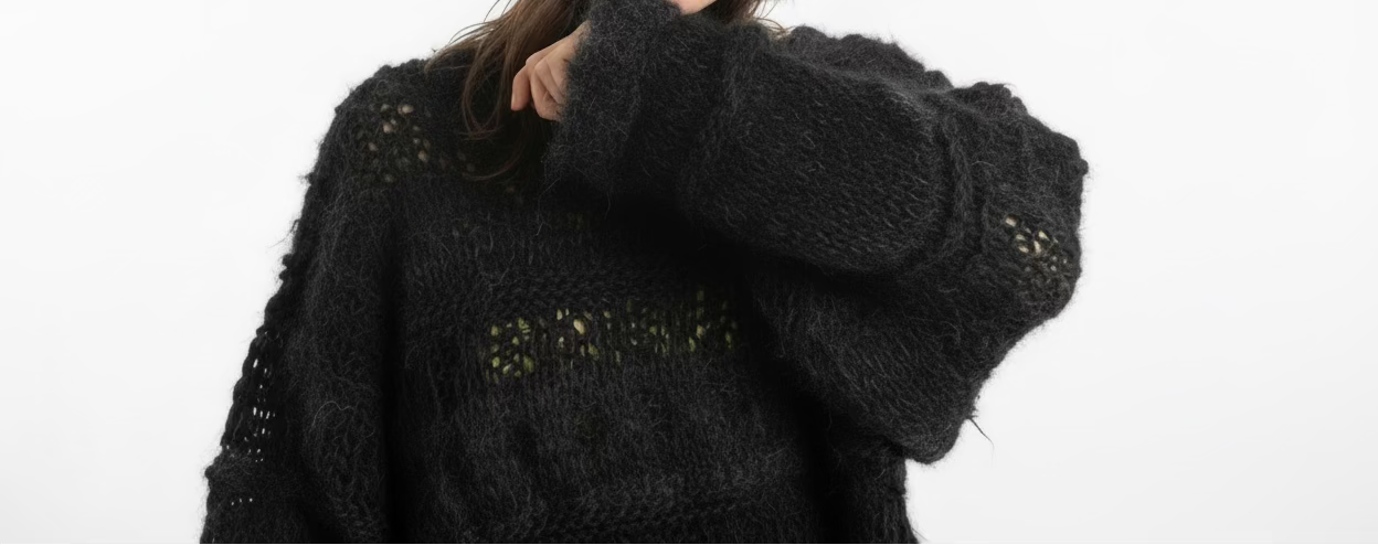 Nr011-Oversized airy black fluff sweater