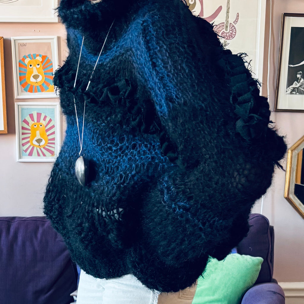 Nr0016- Fluffy airy sweater with "too long sleeves"